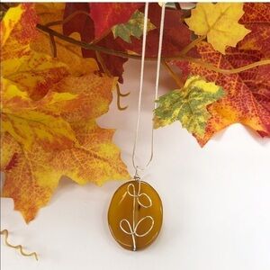 𝅺WIRE wrapped pendant with 9.25 chain.